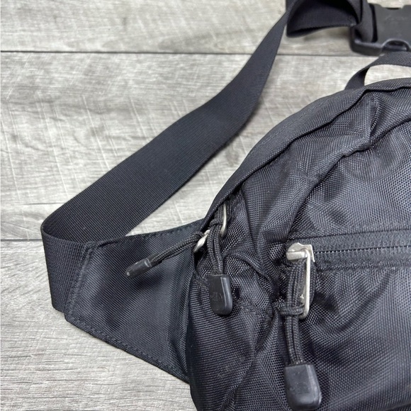 The North Face Black Polyester Fanny Waist Pack Unisex Sling Shoulder Bag - Picture 2 of 8